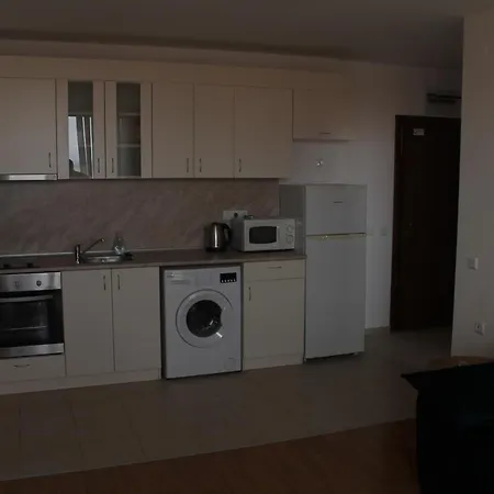 Apartament Large 2 Bedroom Apartment With Balcony Słoneczny Brzeg