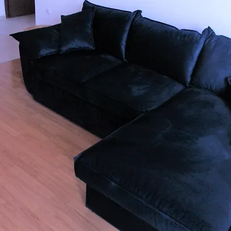 Large 2 Bedroom Apartment With Balcony Apartament