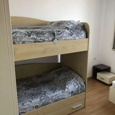 Large 2 Bedroom Apartment With Balcony アパート サニービーチ